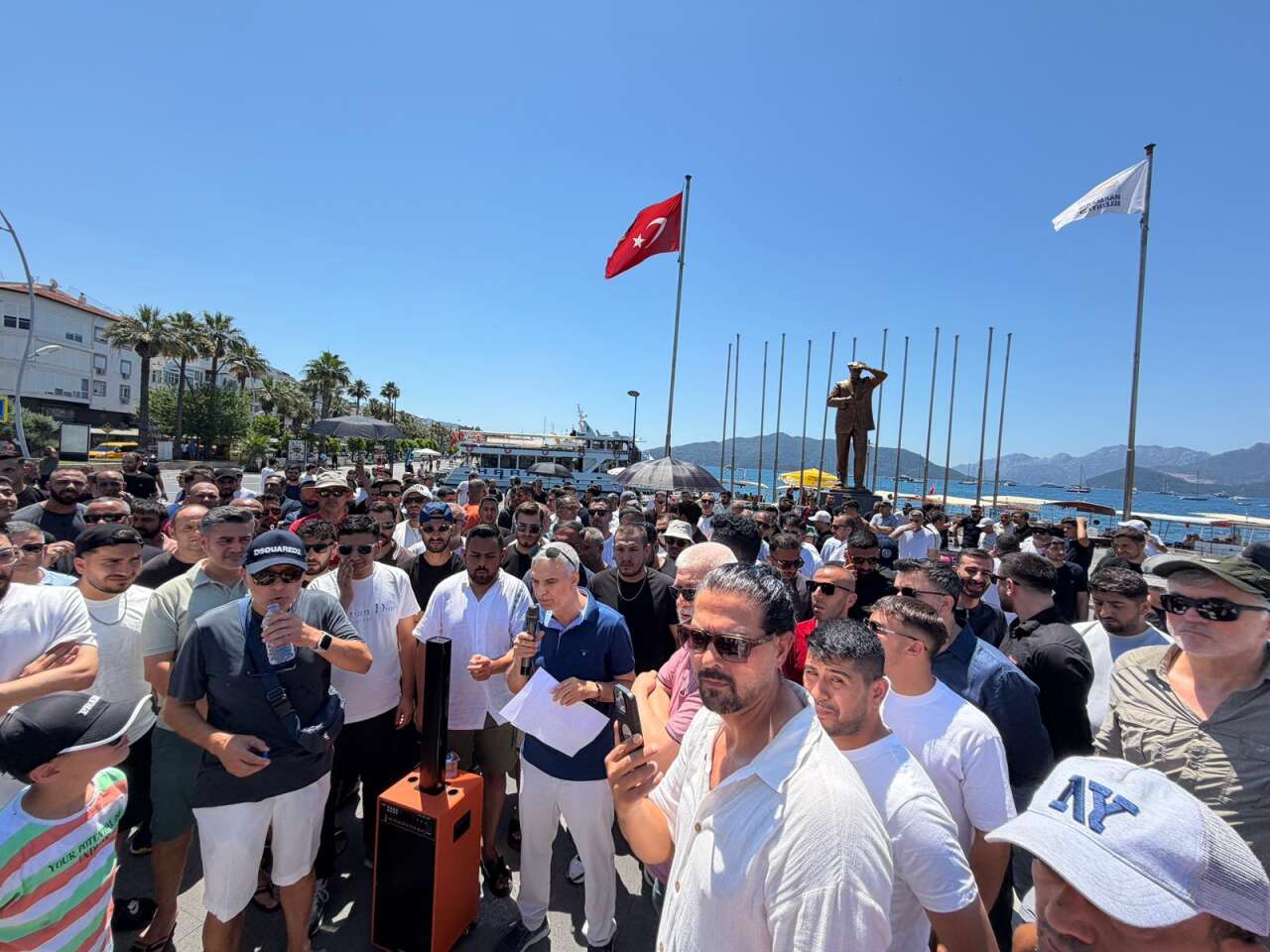 Marmaris’te Kapalı Çarşı Esnafından Belediye Protestosu: Polis Biber Gazıyla Müdahale Etti 3